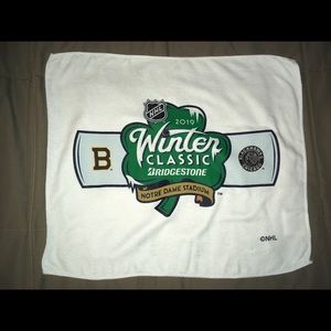 2019 WINTER CLASSIC RALLY TOWEL -BLACKHAWKS/BRUINS